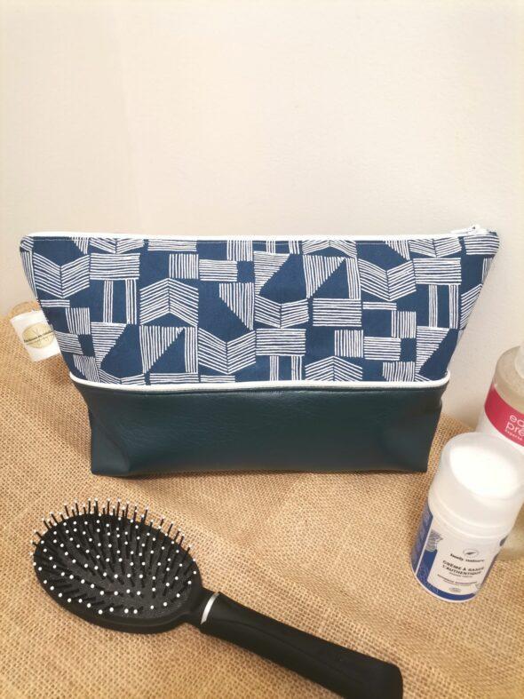 Trousse de toilette - Graphique bleu marine – Image 4