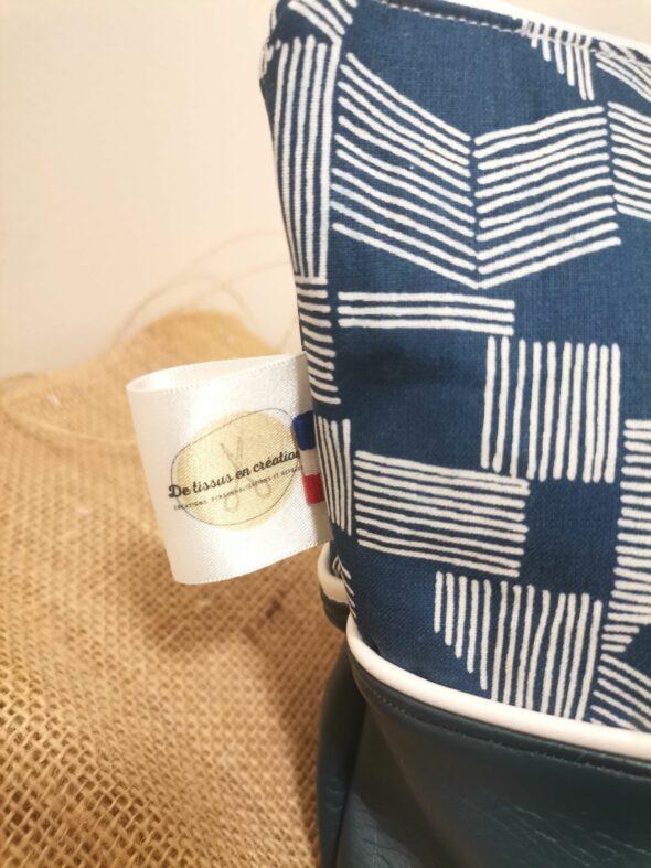 Trousse de toilette - Graphique bleu marine – Image 3