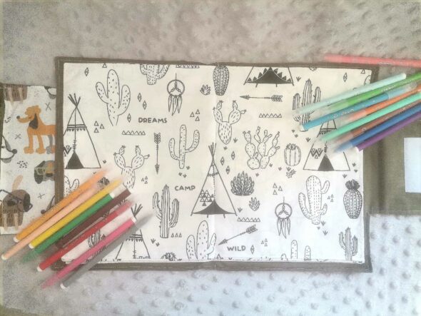 Cahier de coloriage lavable - Petits chiens kaki – Image 3