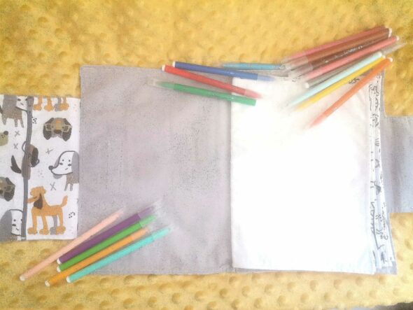 Cahier de coloriage lavable - Petits chiens gris – Image 2