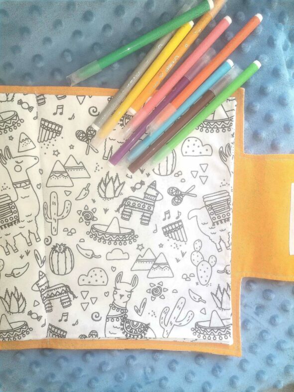 Cahier de coloriage lavable - Petits chiens jaune moutarde – Image 3