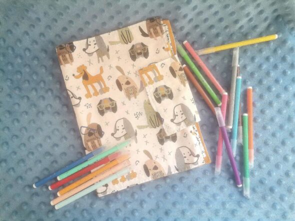 Cahier de coloriage lavable - Petits chiens jaune moutarde